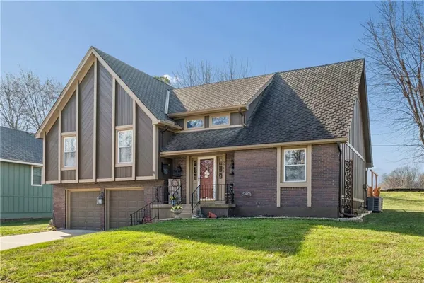 $419,900 | 3711 Northeast Beechwood Drive, Lee's Summit, MO 64064