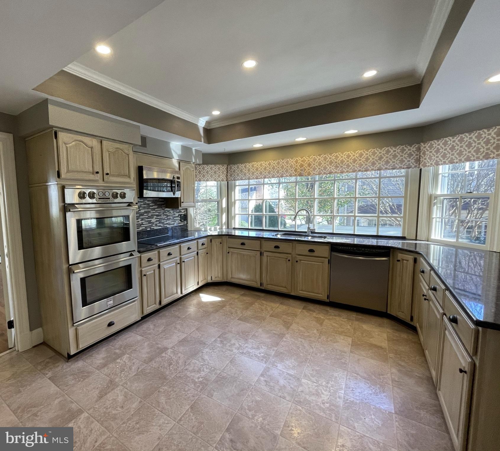 59 Whittingham Circle Sterling, VA 20165 - Photo 14 of 52 59 Whittingham Cir Kitchen
