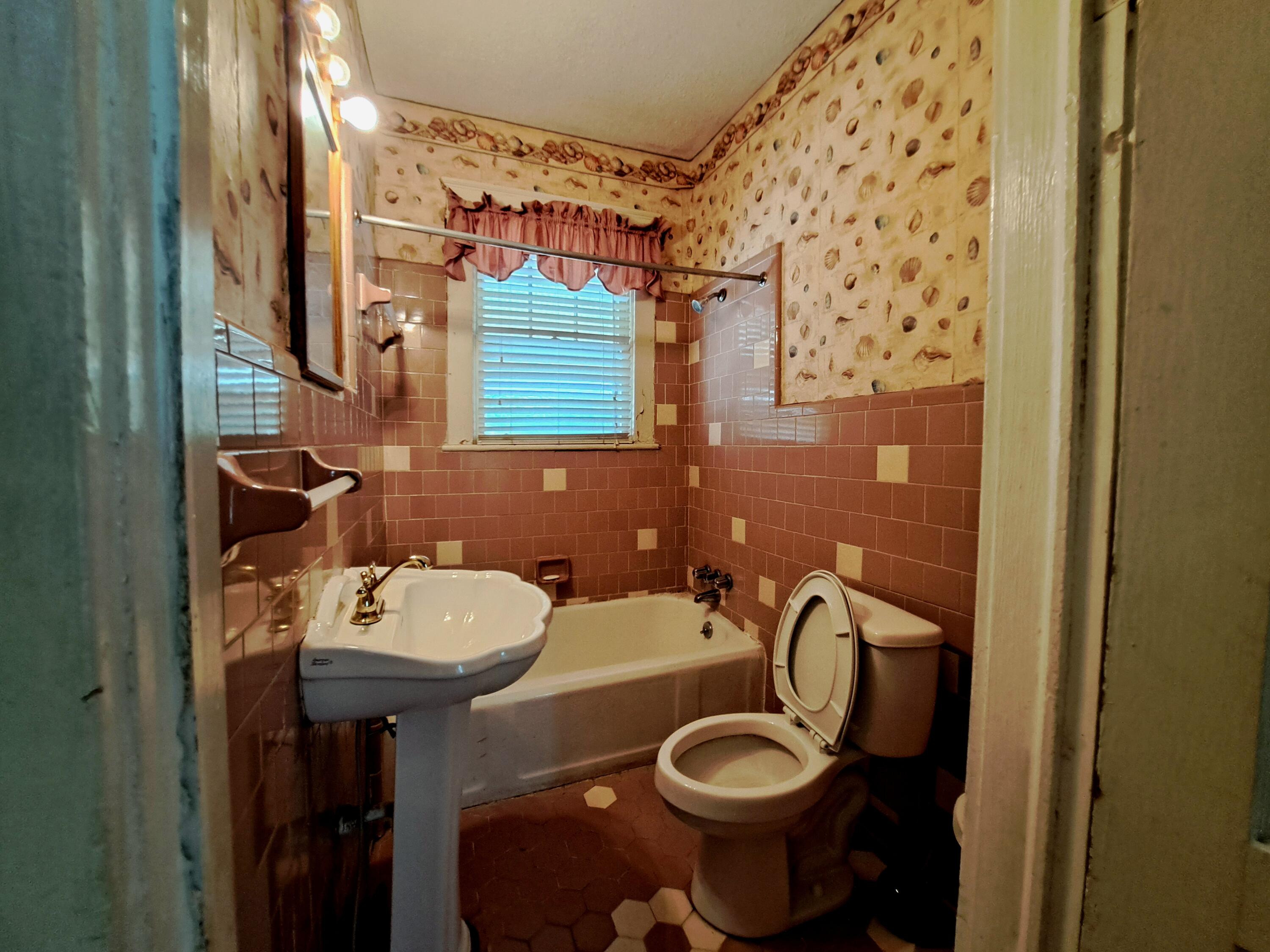 668 Rutledge Avenue Charleston, SC 29403 - Photo 14 of 23 20250227_123802