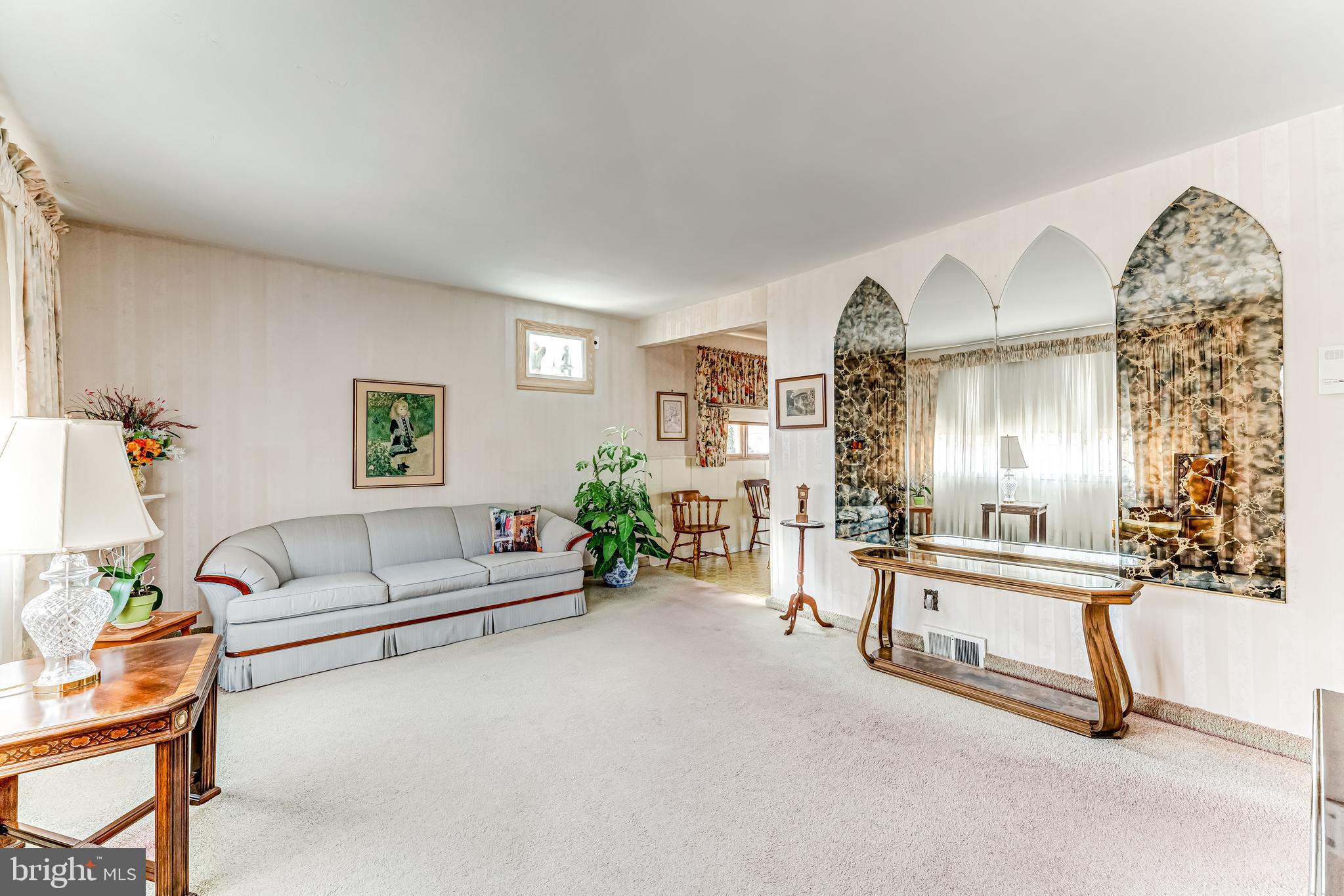 433 Rively Avenue Aldan, PA 19018 - Photo 3 of 13 Gallery Image 3
