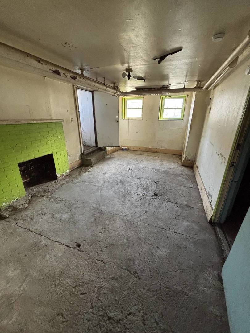 3316 West Maypole Avenue Chicago, IL 60624 - Photo 11 of 40 a view of a room with window