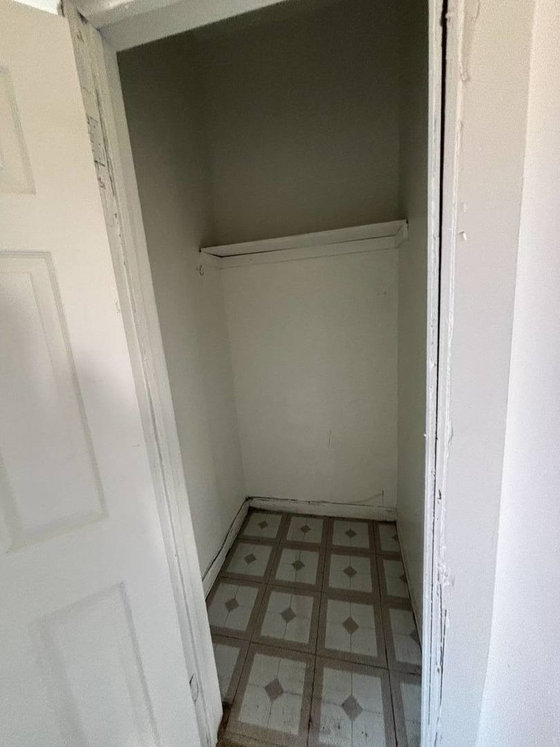 3316 West Maypole Avenue Chicago, IL 60624 - Photo 33 of 40 close up of a white marble wall