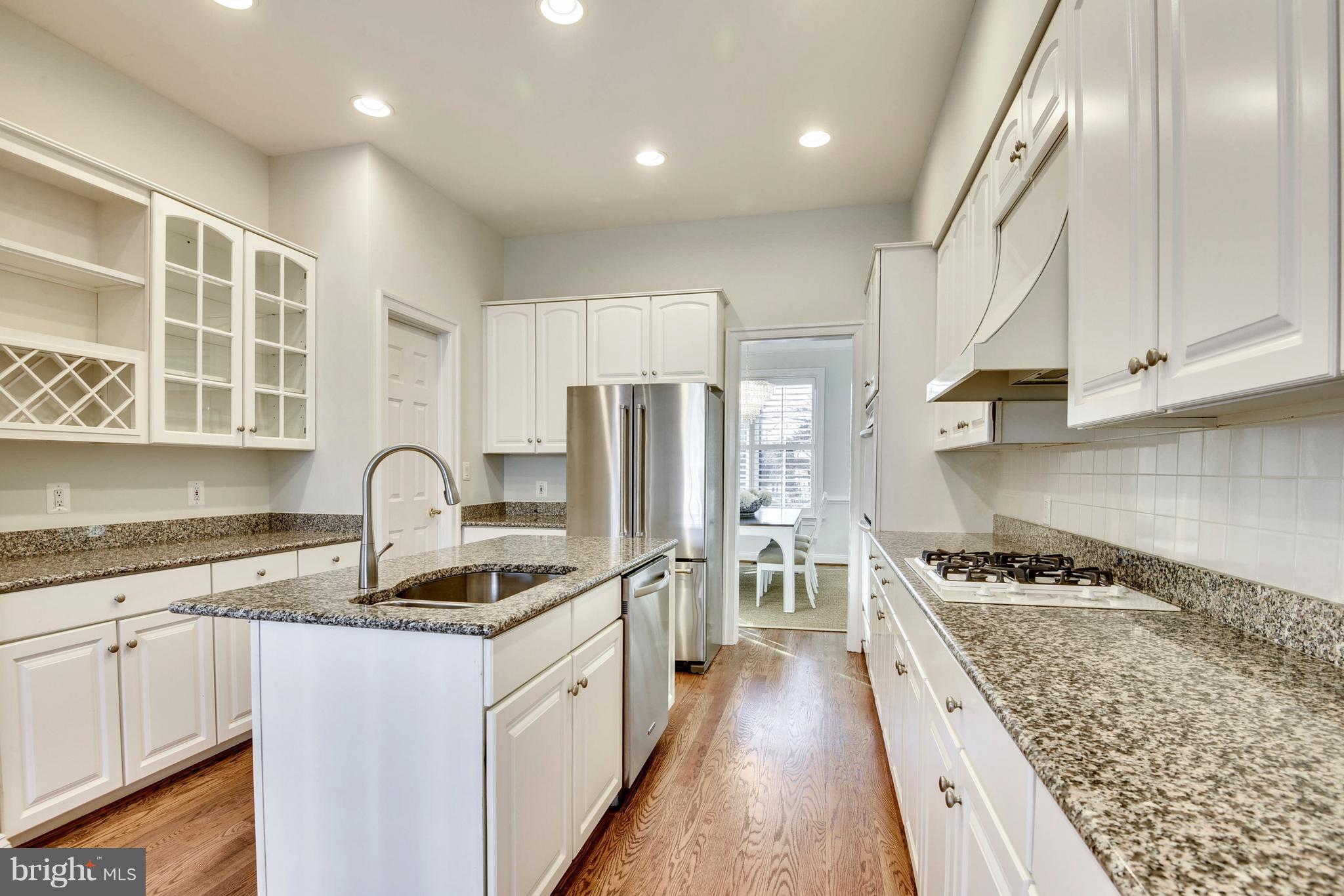 8501 Halston Way Bethesda, MD 20814 - Photo 5 of 29 Double Oven and Walk-In Pantry