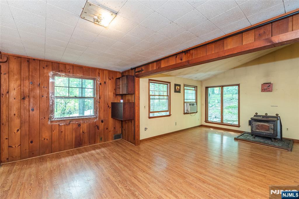 197 Snake Den Road Wanaque, NJ 07465 - Photo 4 of 18