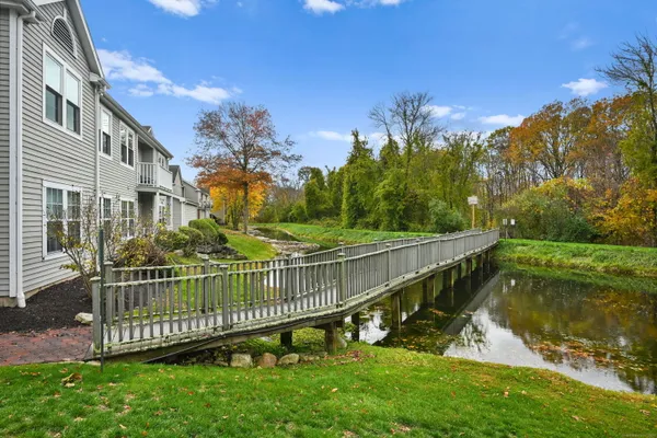 $399,900 | 253 Mayfield Drive, Unit 253, Trumbull, CT 06611