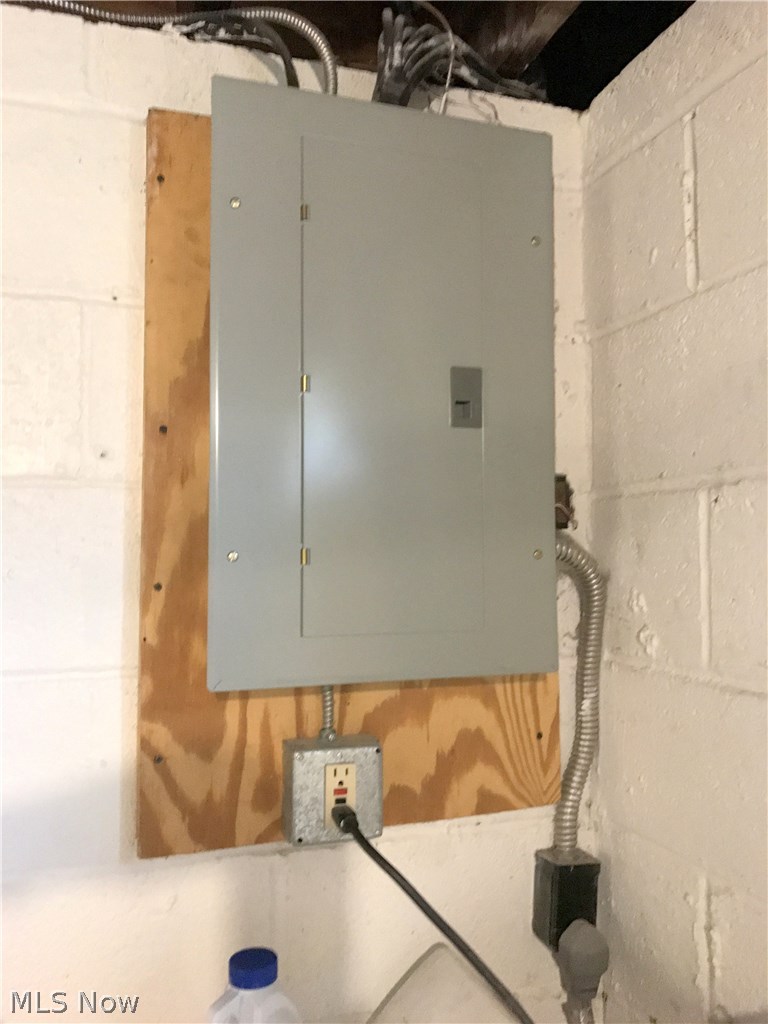 4153 Lambert Road Cleveland, OH 44121 - Photo 25 of 30