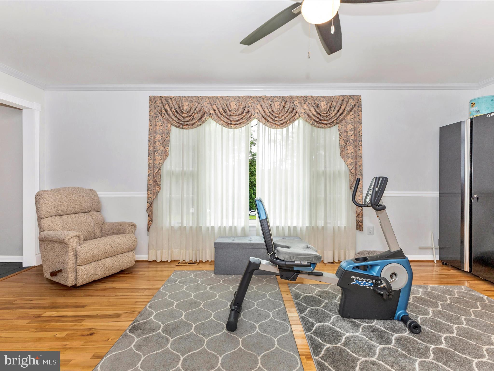 4024 Roop Road New Windsor, MD 21776 - Photo 17 of 49 Living Room