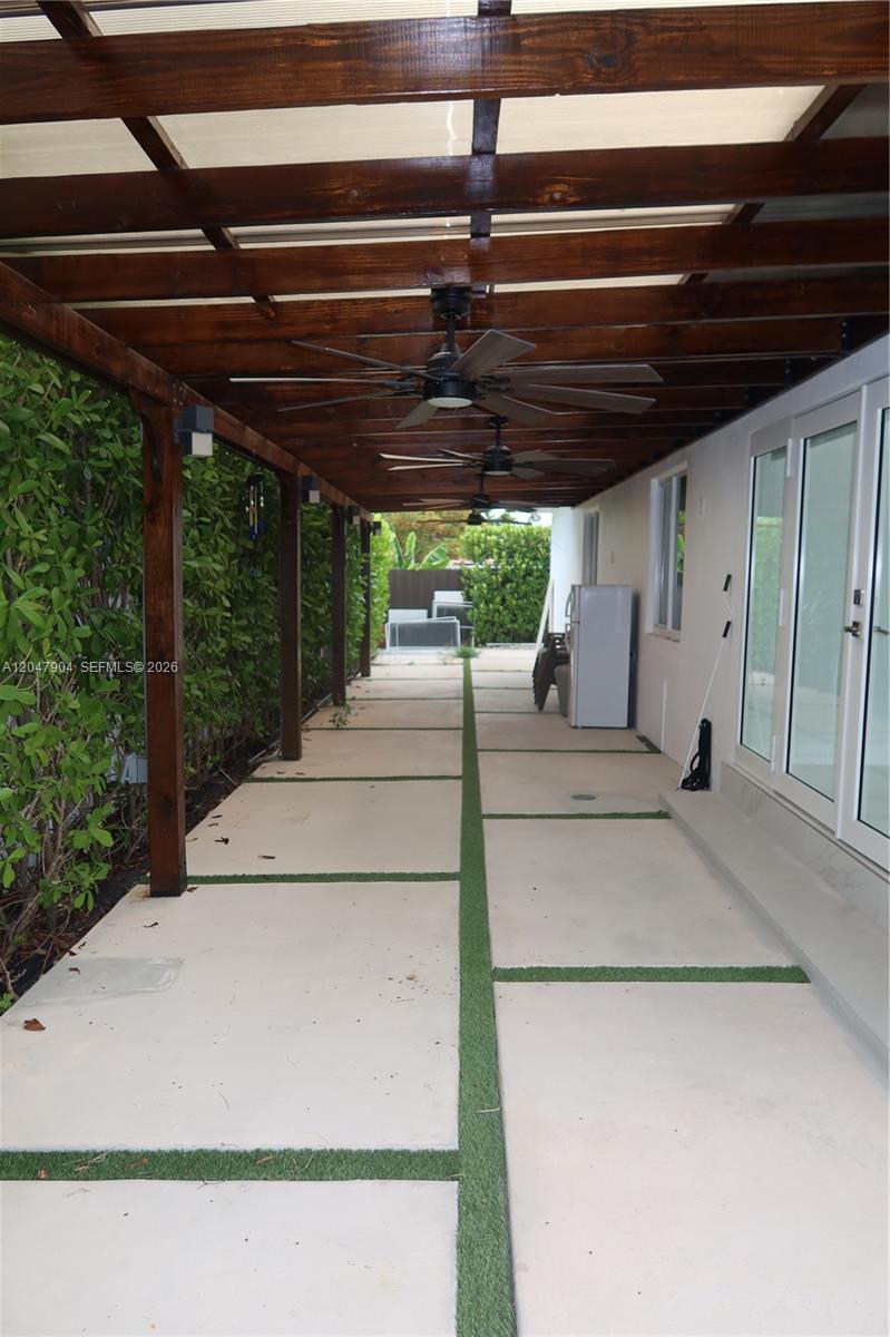 4401 Southwest 102nd Place Miami, FL 33165 - Photo 18 of 21