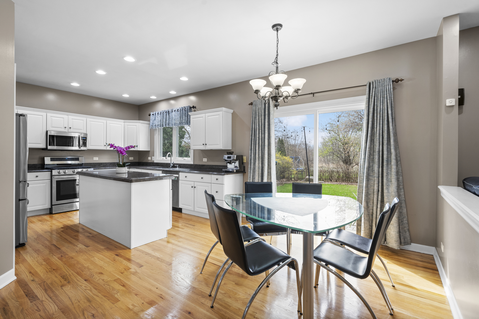 2008 Snow Creek Road Naperville, IL 60564 - Photo 14 of 43 Gallery Image 14