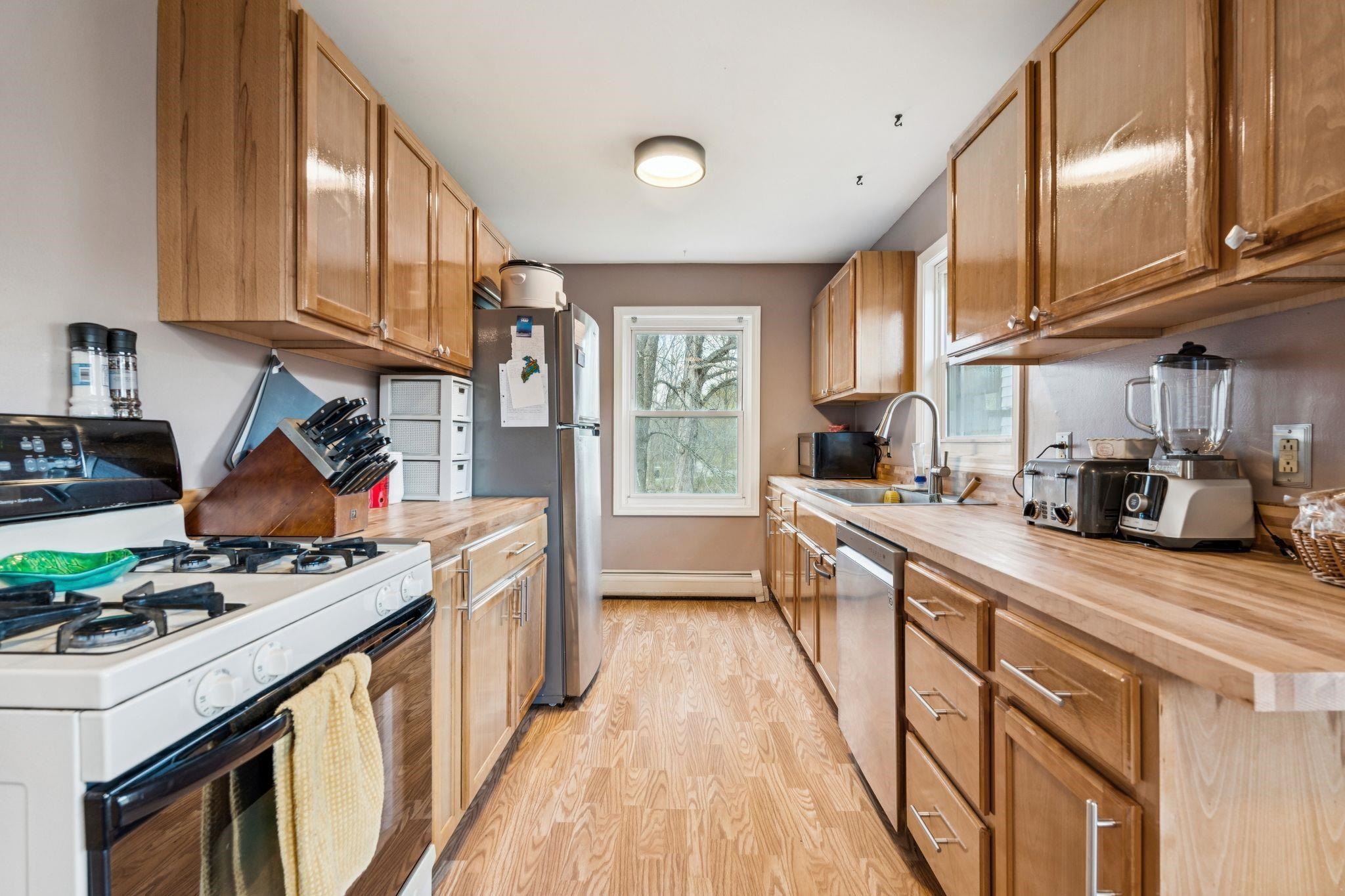 463 Highway 12 Hartland, VT 05048 - Photo 4 of 28