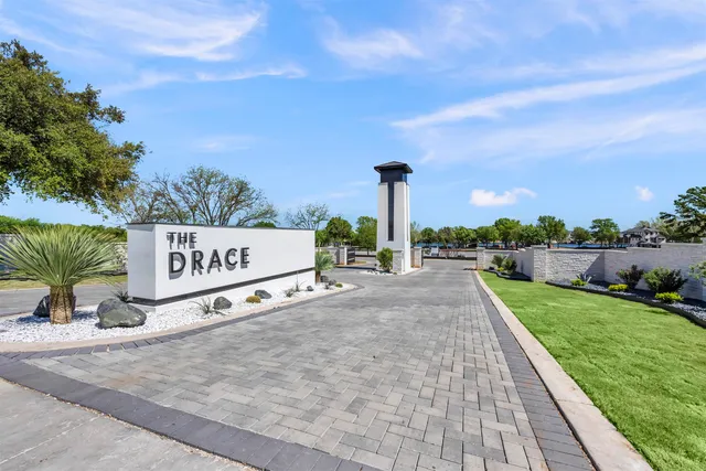 $1,950,000 | 1-b-8 Lake Street, Kingsland, TX 78639