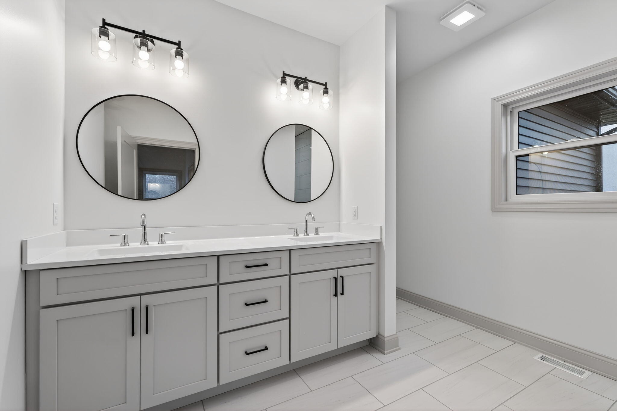 238 East 550 North Rensselaer, IN 47978 - Photo 23 of 35 a bathroom with 2 sink and a mirror