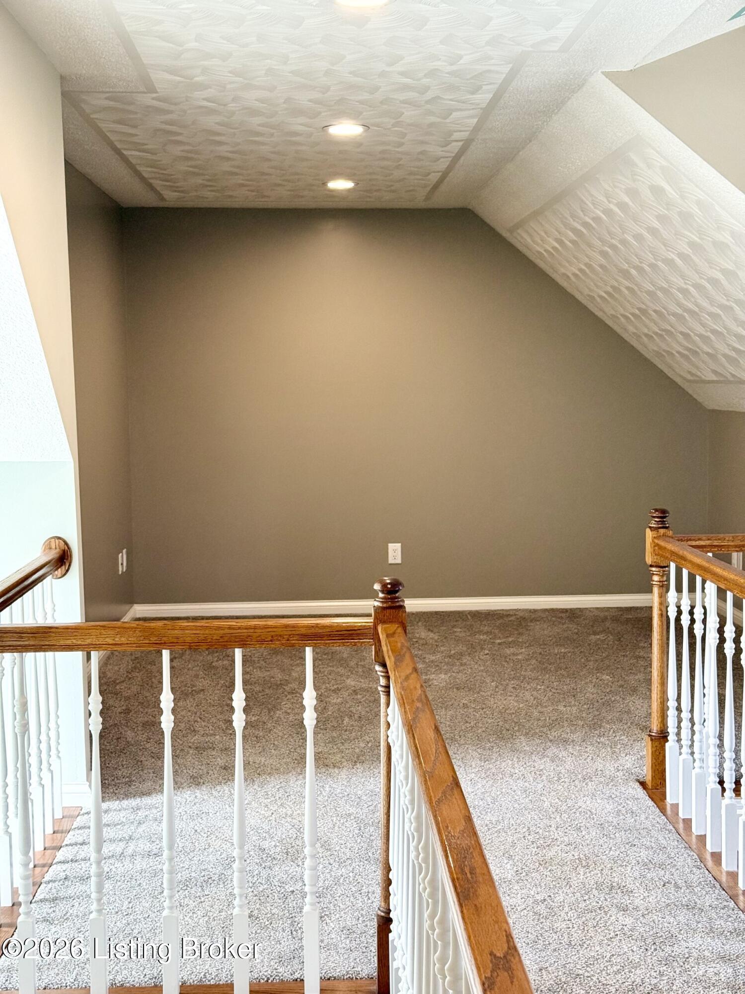 5405 Colonyridge Road Louisville, KY 40229 - Photo 23 of 56 SITTING AREA1