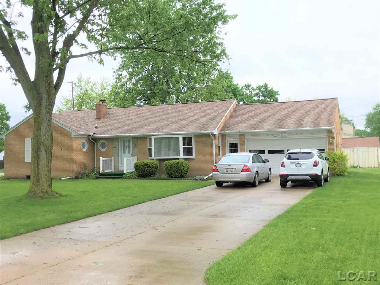 2476 Airport Road Adrian, MI 49221 - Photo 6 of 53 31348390-5.JPG