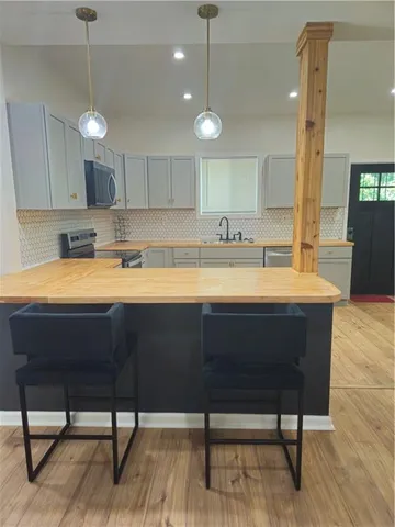 $285,000 | 3040 Agnes Avenue, Kansas City, MO 64128