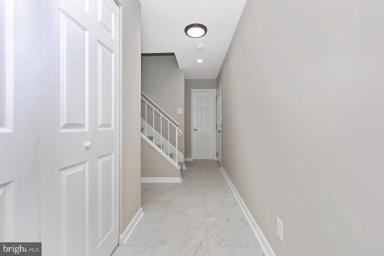6738 Allview Drive Columbia, MD 21046 - Photo 3 of 33 a view of a hallway with entryway