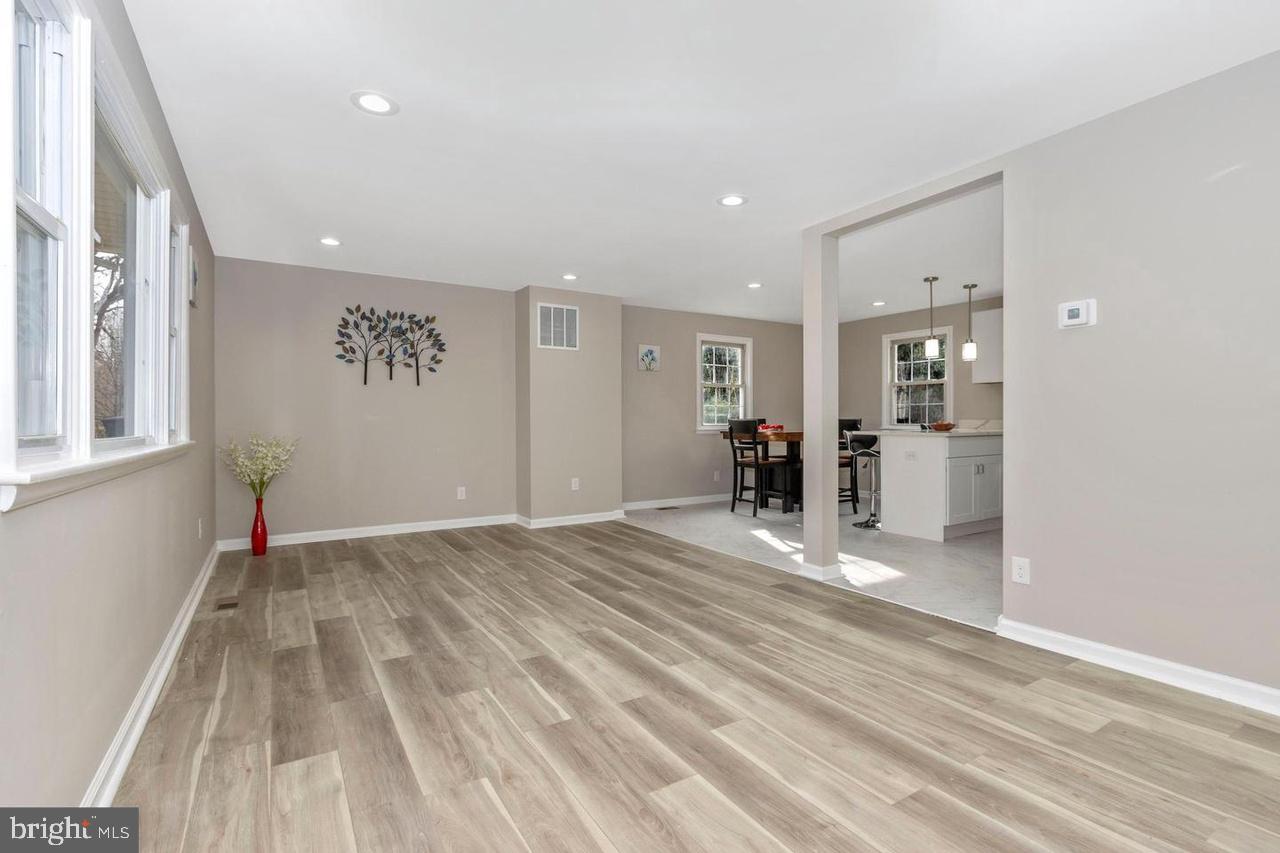 6738 Allview Drive Columbia, MD 21046 - Photo 5 of 33 a view of a living room