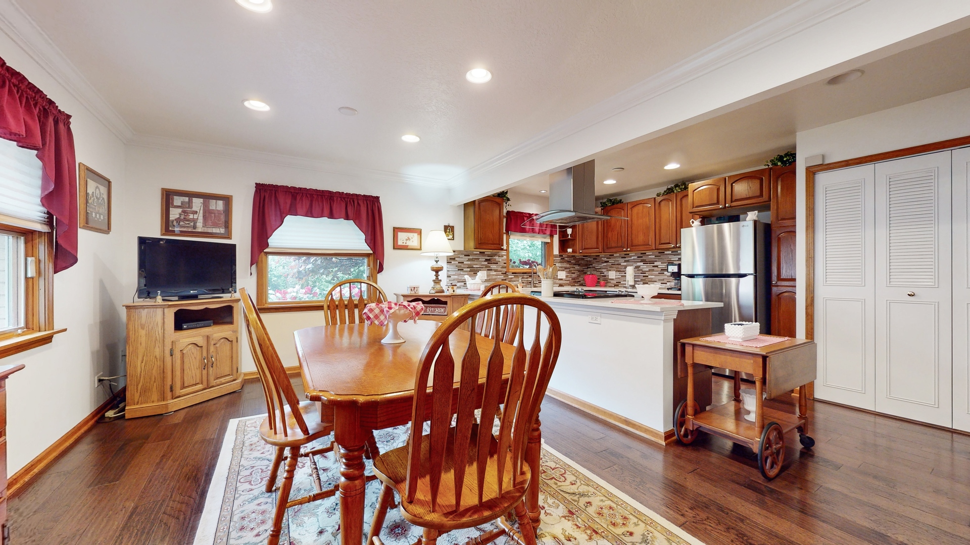 212 North Stratton Lane Mount Prospect, IL 60056 - Photo 12 of 26 Gallery Image 12