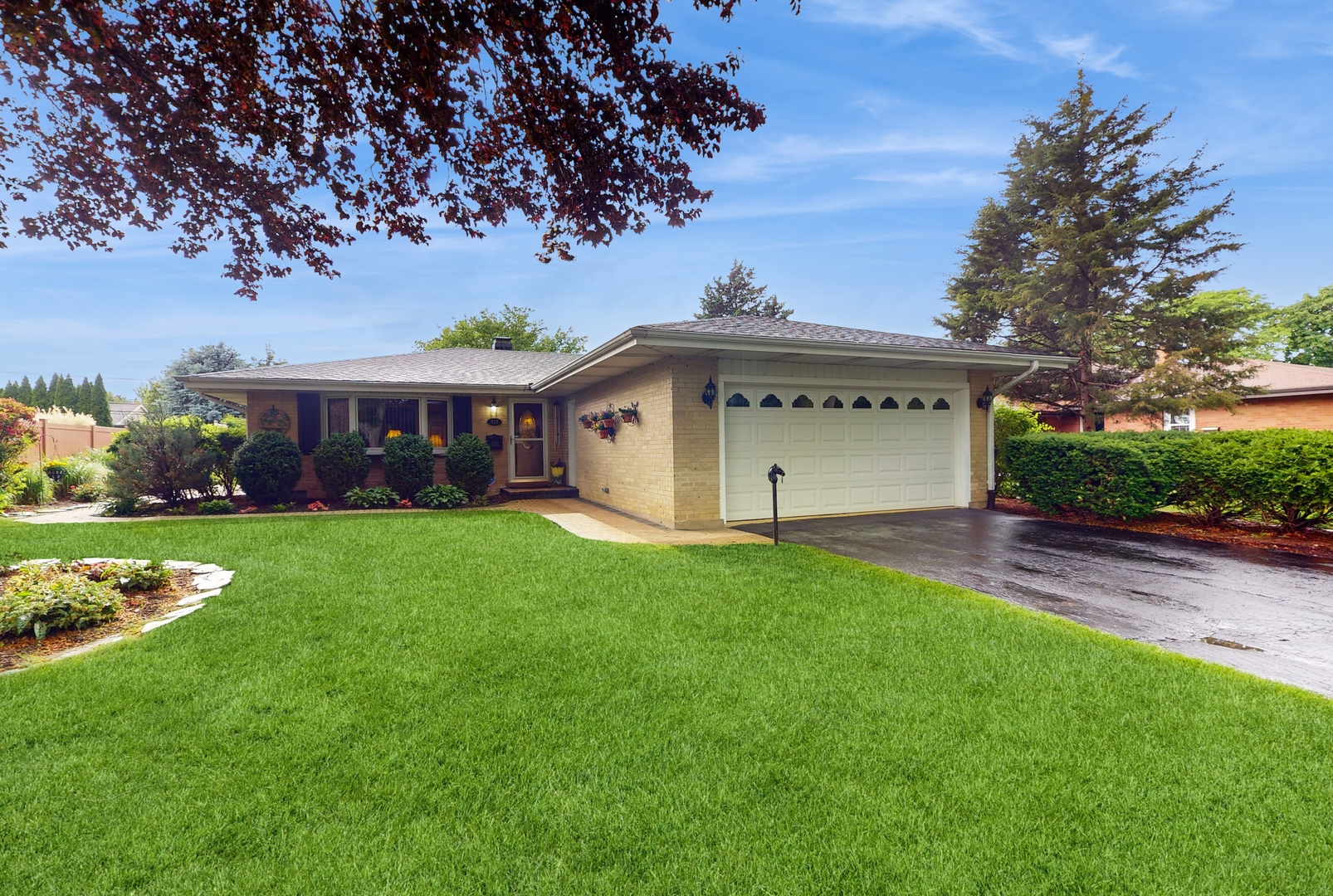 212 North Stratton Lane Mount Prospect, IL 60056 - Photo 2 of 26 Gallery Image 2