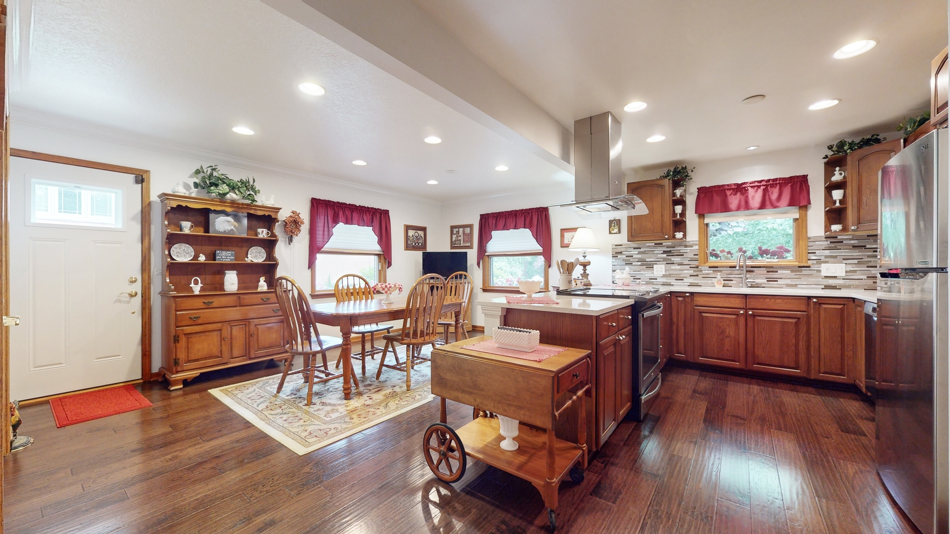 212 North Stratton Lane Mount Prospect, IL 60056 - Photo 6 of 26 Gallery Image 6