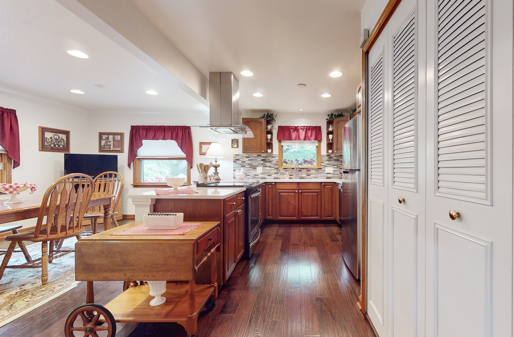 212 North Stratton Lane Mount Prospect, IL 60056 - Photo 7 of 26 Gallery Image 7
