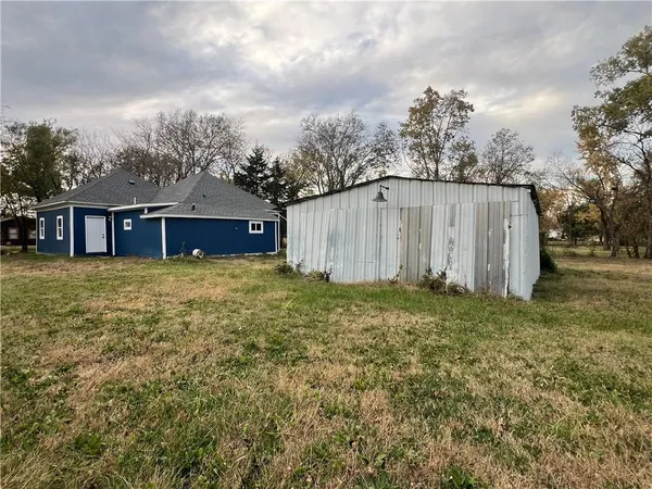 $125,000 | 407 South Washington, La Harpe, KS 66751
