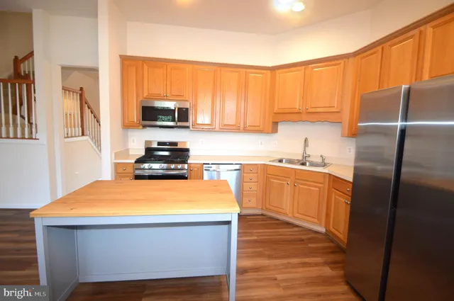 $2,995 | 24600 Siltstone Square, Aldie, VA 20105