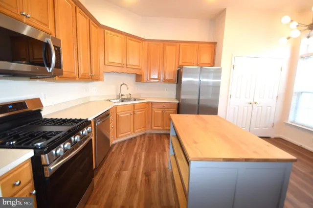 $2,995 | 24600 Siltstone Square, Aldie, VA 20105