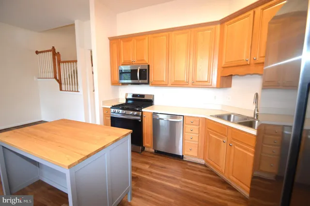 $2,995 | 24600 Siltstone Square, Aldie, VA 20105