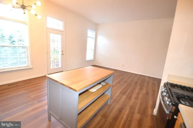 $2,995 | 24600 Siltstone Square, Aldie, VA 20105