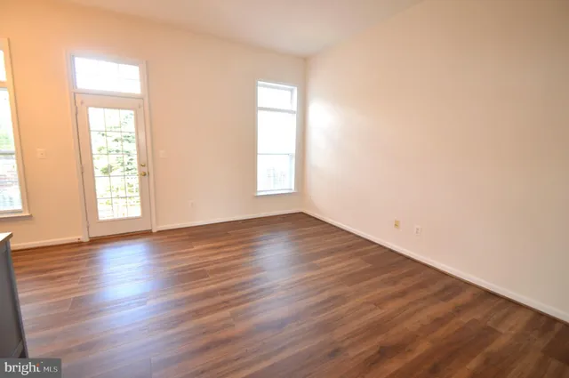 $2,995 | 24600 Siltstone Square, Aldie, VA 20105