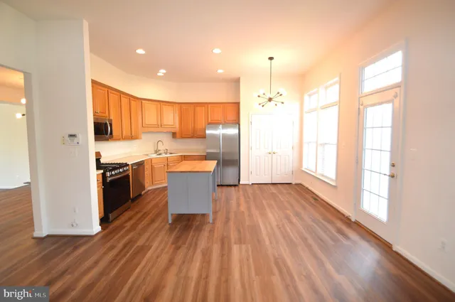 $2,995 | 24600 Siltstone Square, Aldie, VA 20105