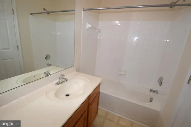 $2,995 | 24600 Siltstone Square, Aldie, VA 20105