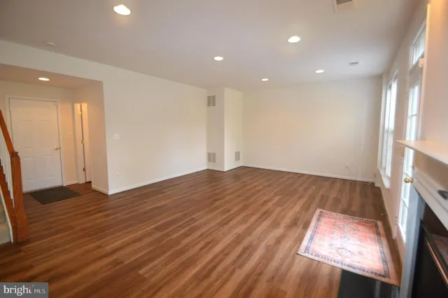 $2,995 | 24600 Siltstone Square, Aldie, VA 20105