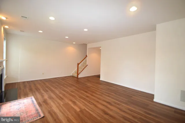 $2,995 | 24600 Siltstone Square, Aldie, VA 20105