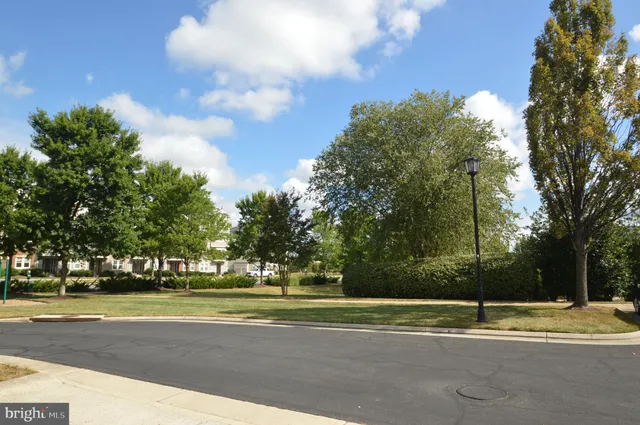 $2,995 | 24600 Siltstone Square, Aldie, VA 20105