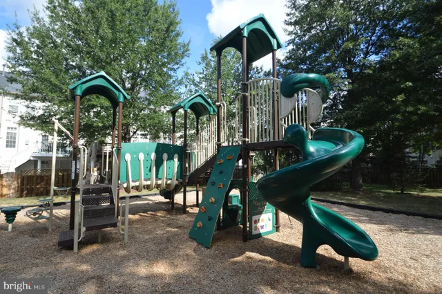 $2,995 | 24600 Siltstone Square, Aldie, VA 20105