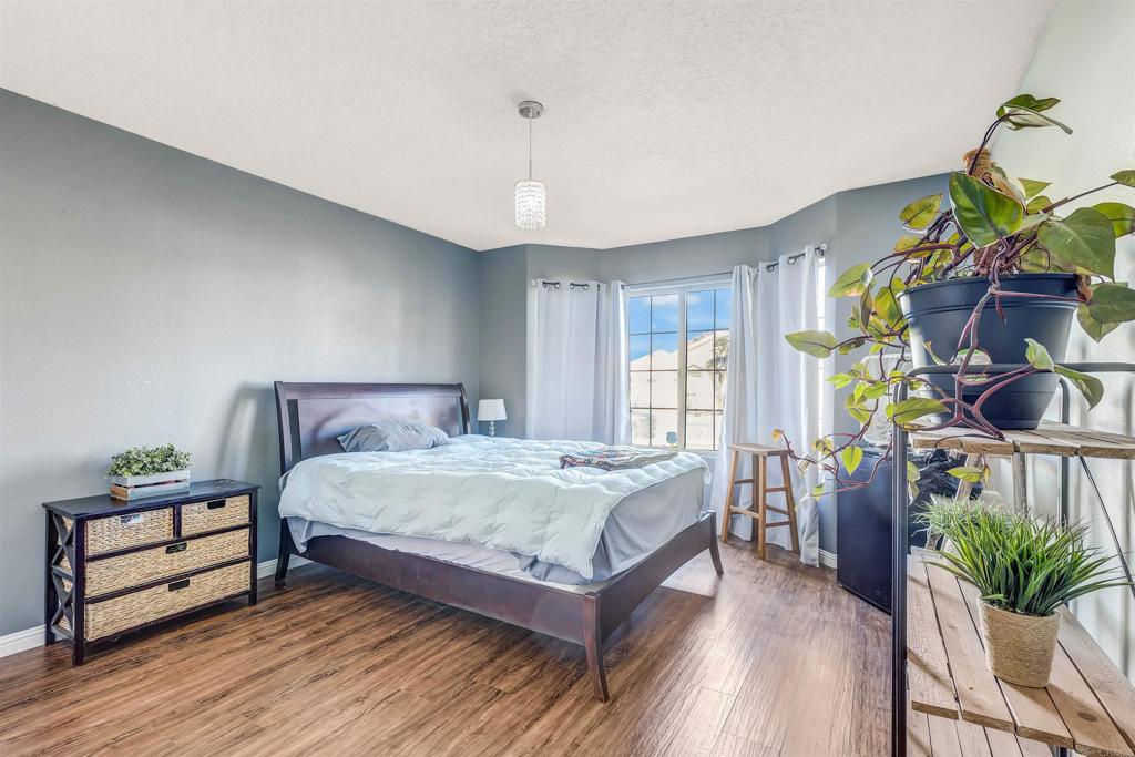 4559 Coronado Drive Oceanside, CA 92057 - Photo 19 of 29 a bedroom with a bed and a window
