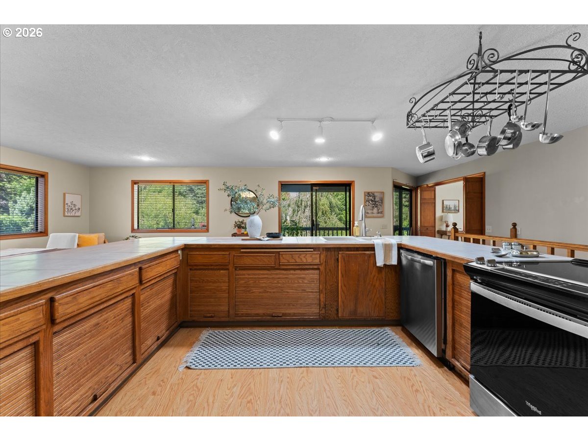 1963 Southwest Myers Place Gresham, OR 97080 - Photo 9 of 46