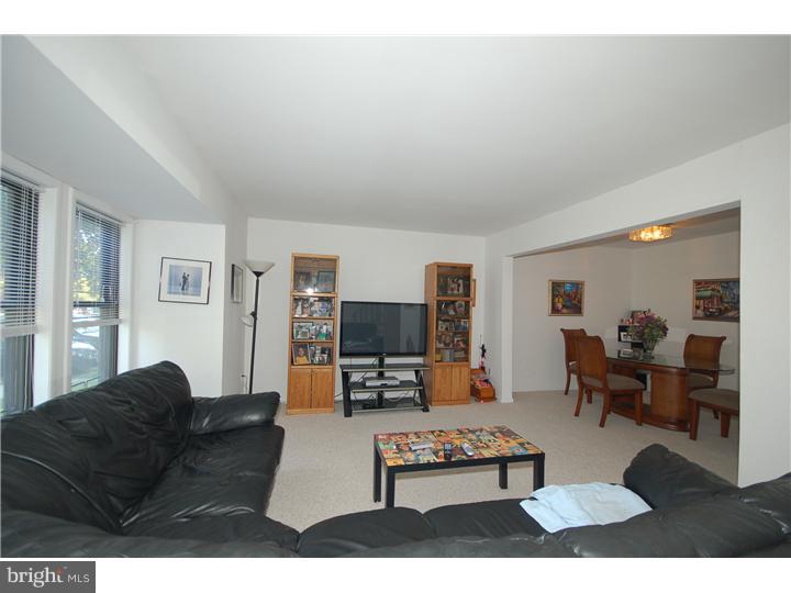 533 Fairfield Road East Windsor, NJ 08520 - Photo 2 of 23