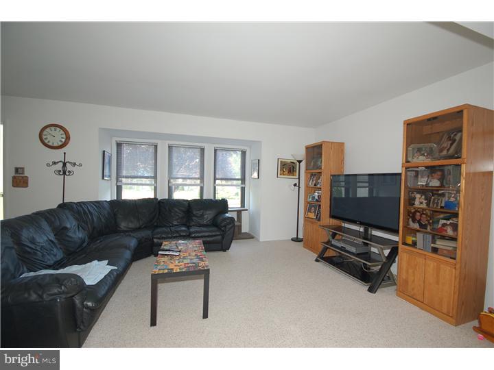 533 Fairfield Road East Windsor, NJ 08520 - Photo 3 of 23