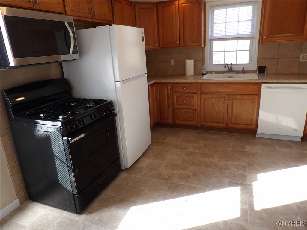 10332 Transit Road Amherst, NY 14051 - Photo 14 of 40 Kitchen