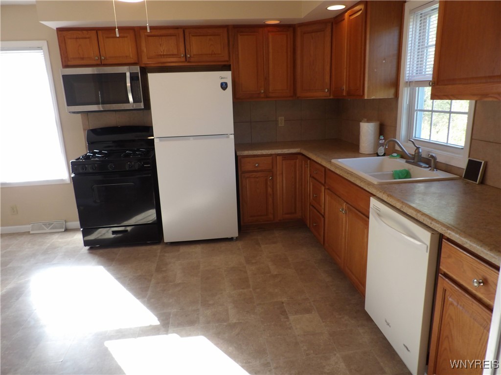 10332 Transit Road Amherst, NY 14051 - Photo 15 of 40