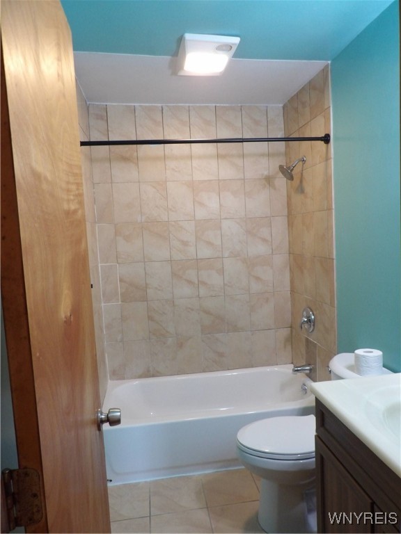 10332 Transit Road Amherst, NY 14051 - Photo 18 of 40 2nd Floor Bathroom