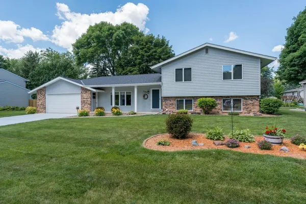 $418,000 | 1028 Shady Oak Drive, Mankato, MN 56003