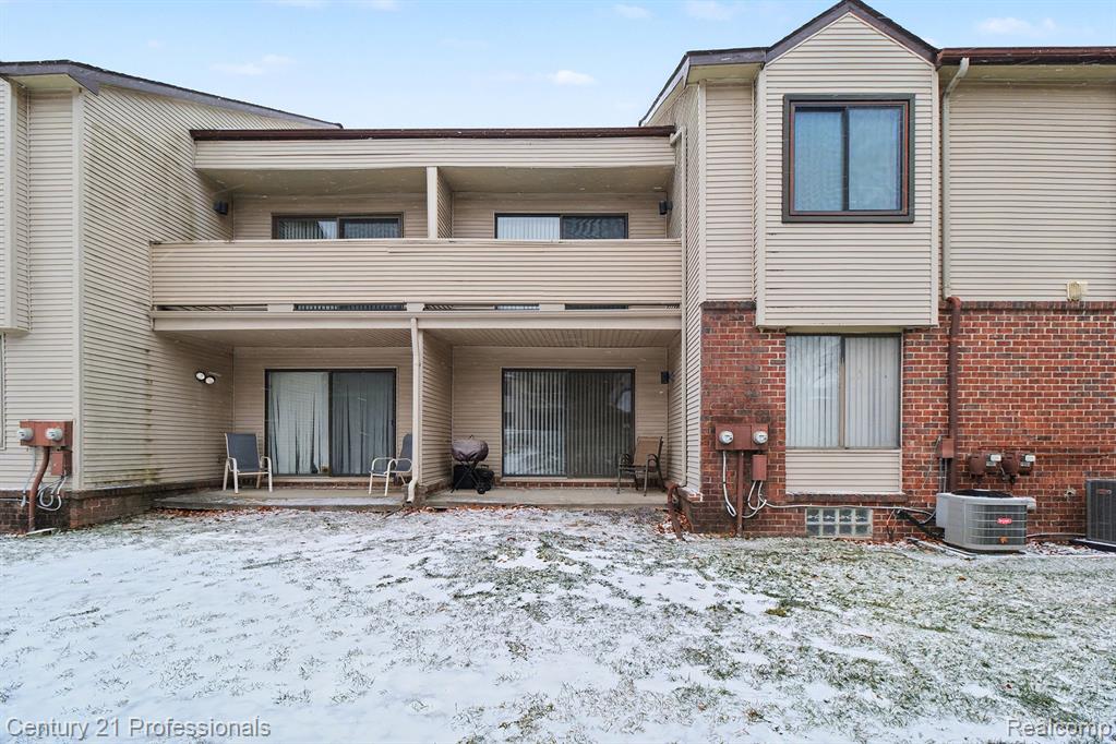 6680 Ridgefield Circle West Bloomfield, MI 48322 - Photo 19 of 24