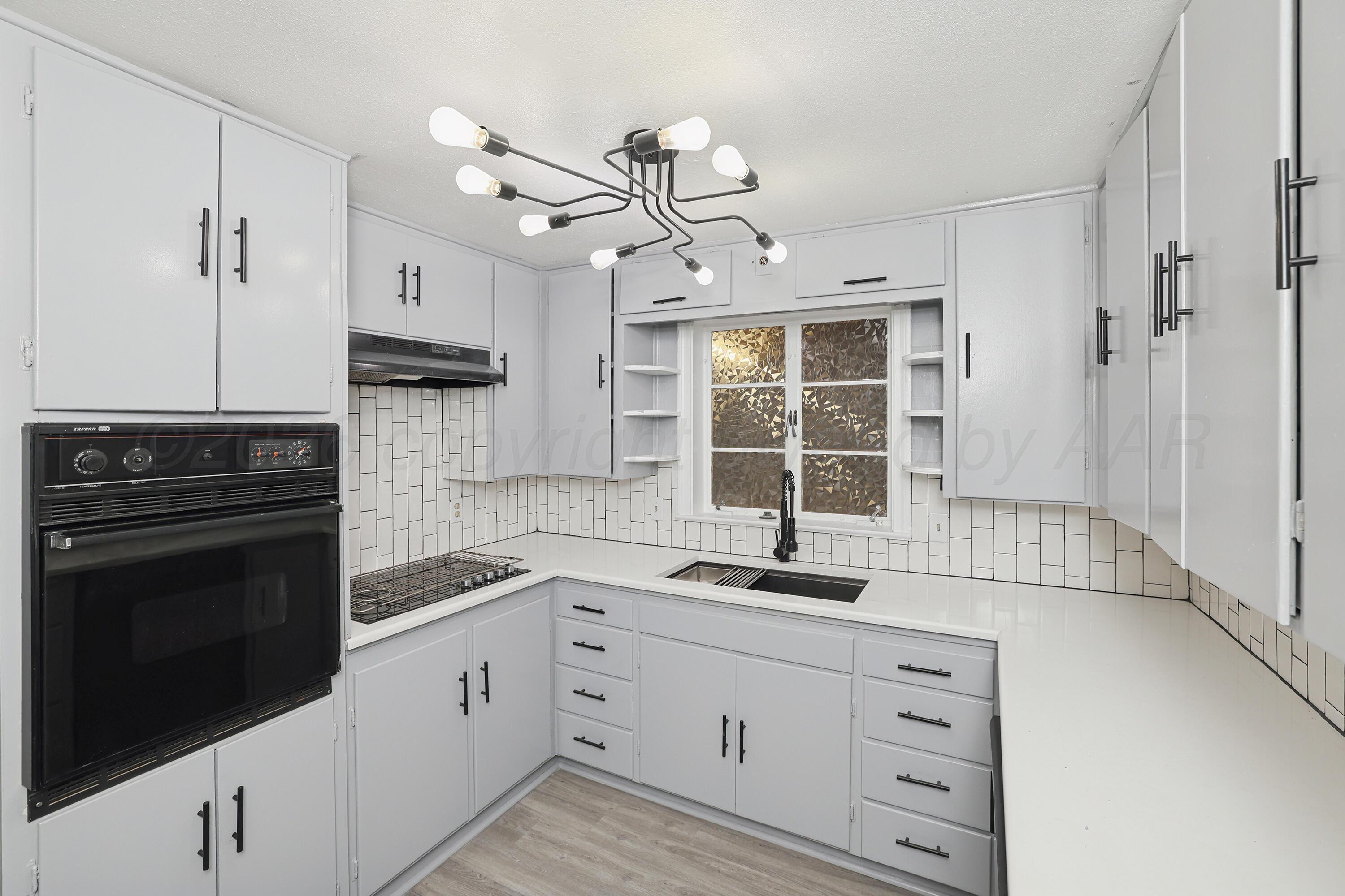 3909 Cheyenne Terrace Amarillo, TX 79106 - Photo 12 of 31 12-Kitchen