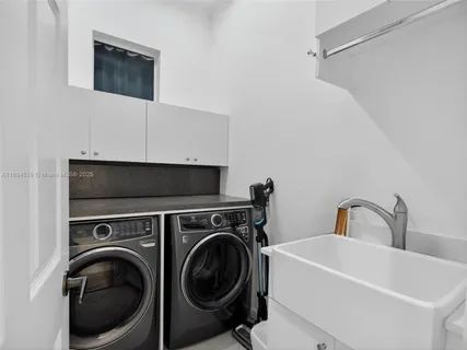 $1,275,000 | 2025 Harbor View Circle, Weston, FL 33327