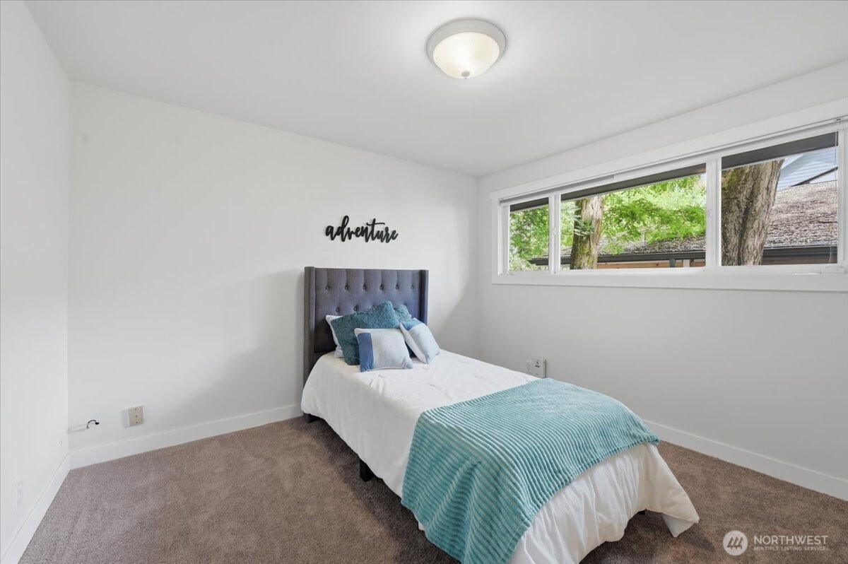 2804 East Howell Street Seattle, WA 98122 - Photo 17 of 25