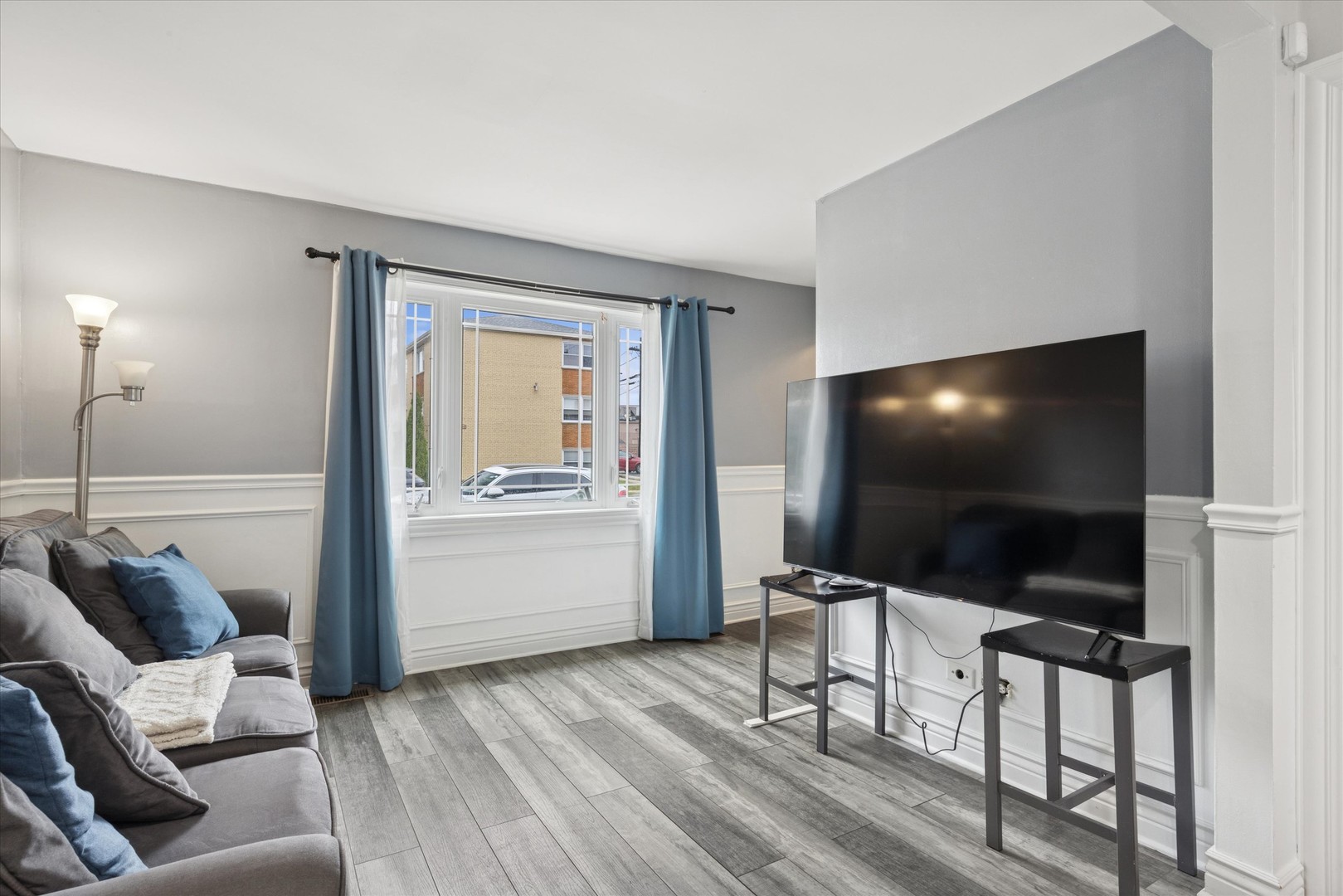 7211 West 58th Place Summit, IL 60501 - Photo 11 of 15 a living room with furniture and a flat screen tv